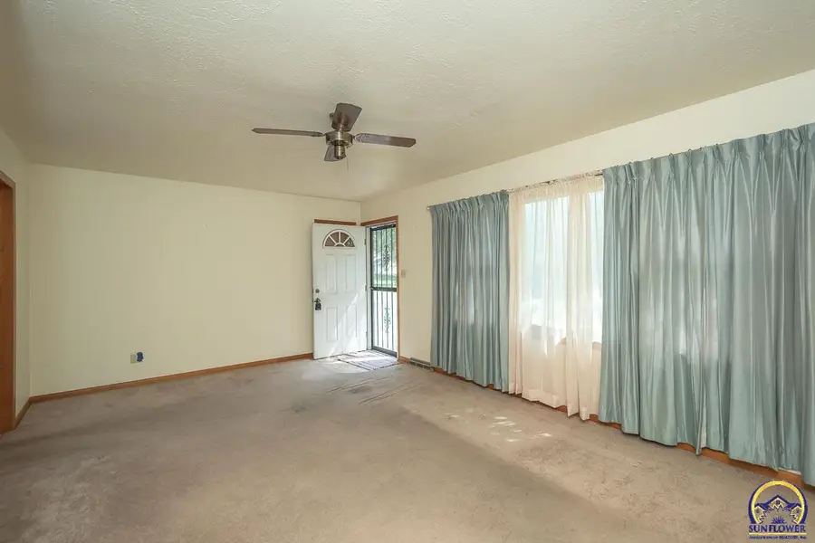 602 Warren St, Oskaloosa, KS 66066 - #3