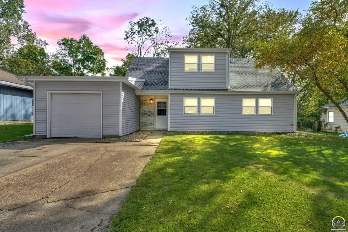 3637 SW 38th St, Topeka, KS 66610 - #1