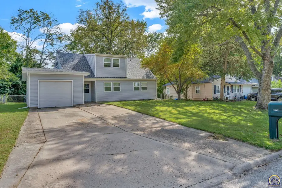 3637 SW 38th St, Topeka, KS 66610 - #2