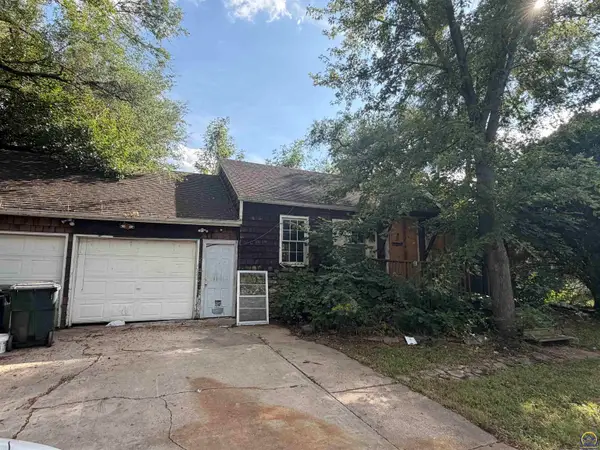 921 E 21st St, Lawrence, KS 66046