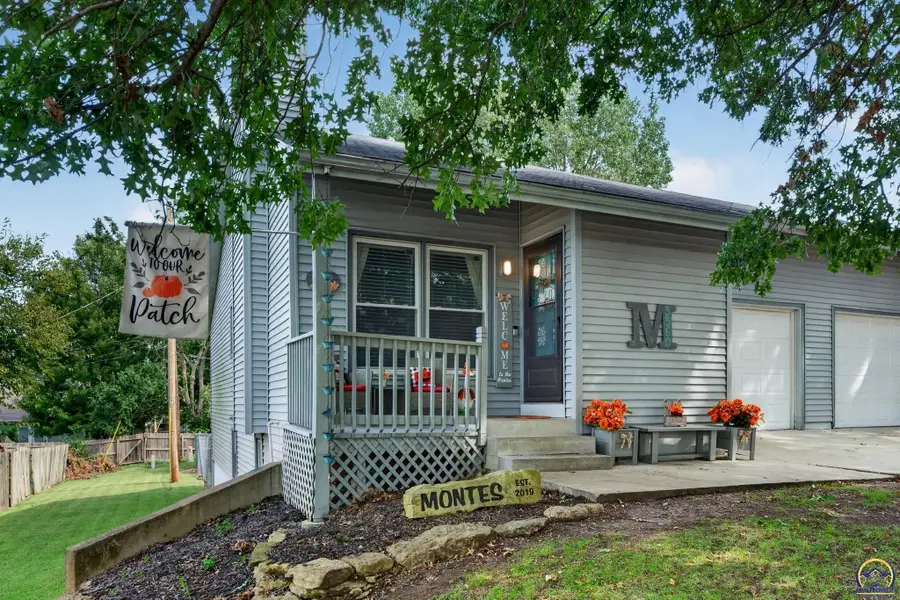 3560 SW Kiowa St, Topeka, KS 66614 - #3
