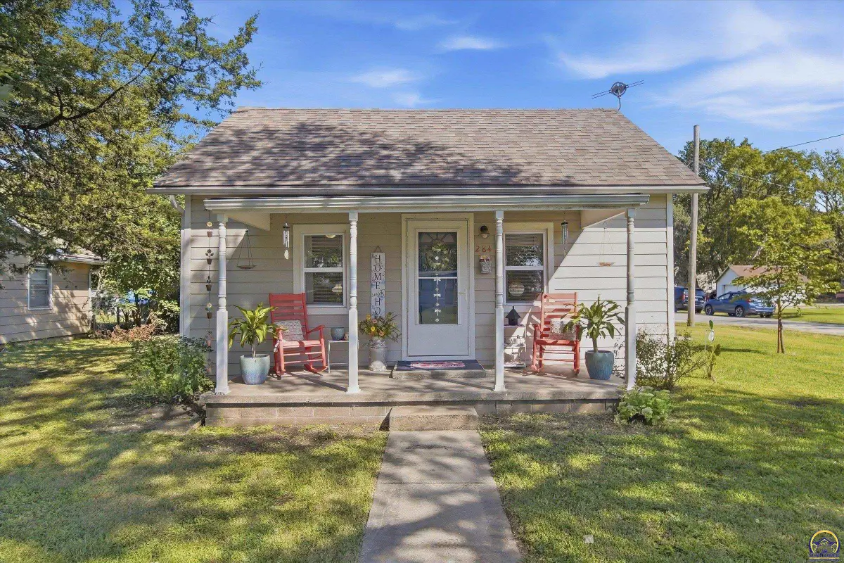284 Ellinwood St, Osage City, KS 66523 - #1