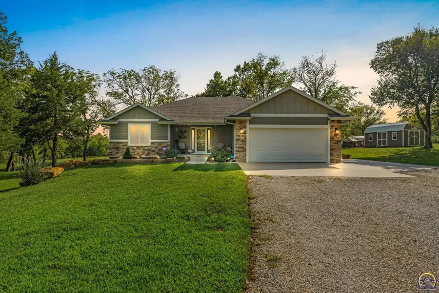 1929 SE 85th St, Wakarusa, KS 66546 - #2