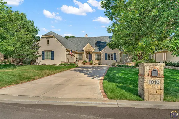1010 SW Exmoor Ln, Topeka, KS 66604