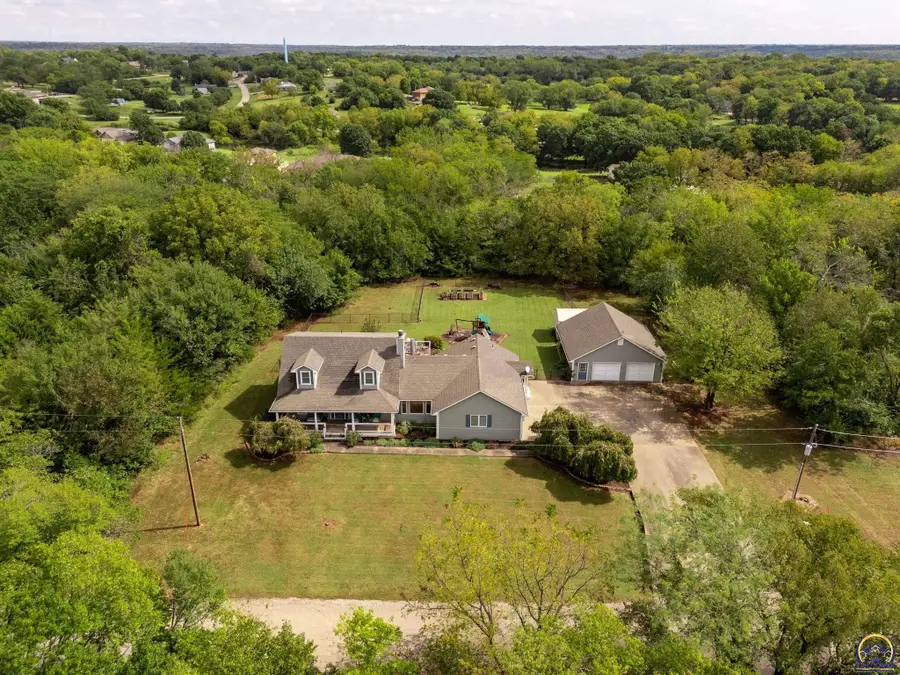 6288 Ridgeview Dr, Ozawkie, KS 66070 - #2