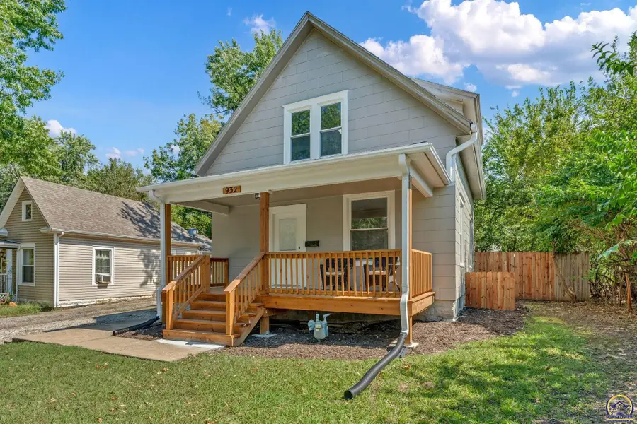 932 SW Macvicar Ave, Topeka, KS 66606 - #2