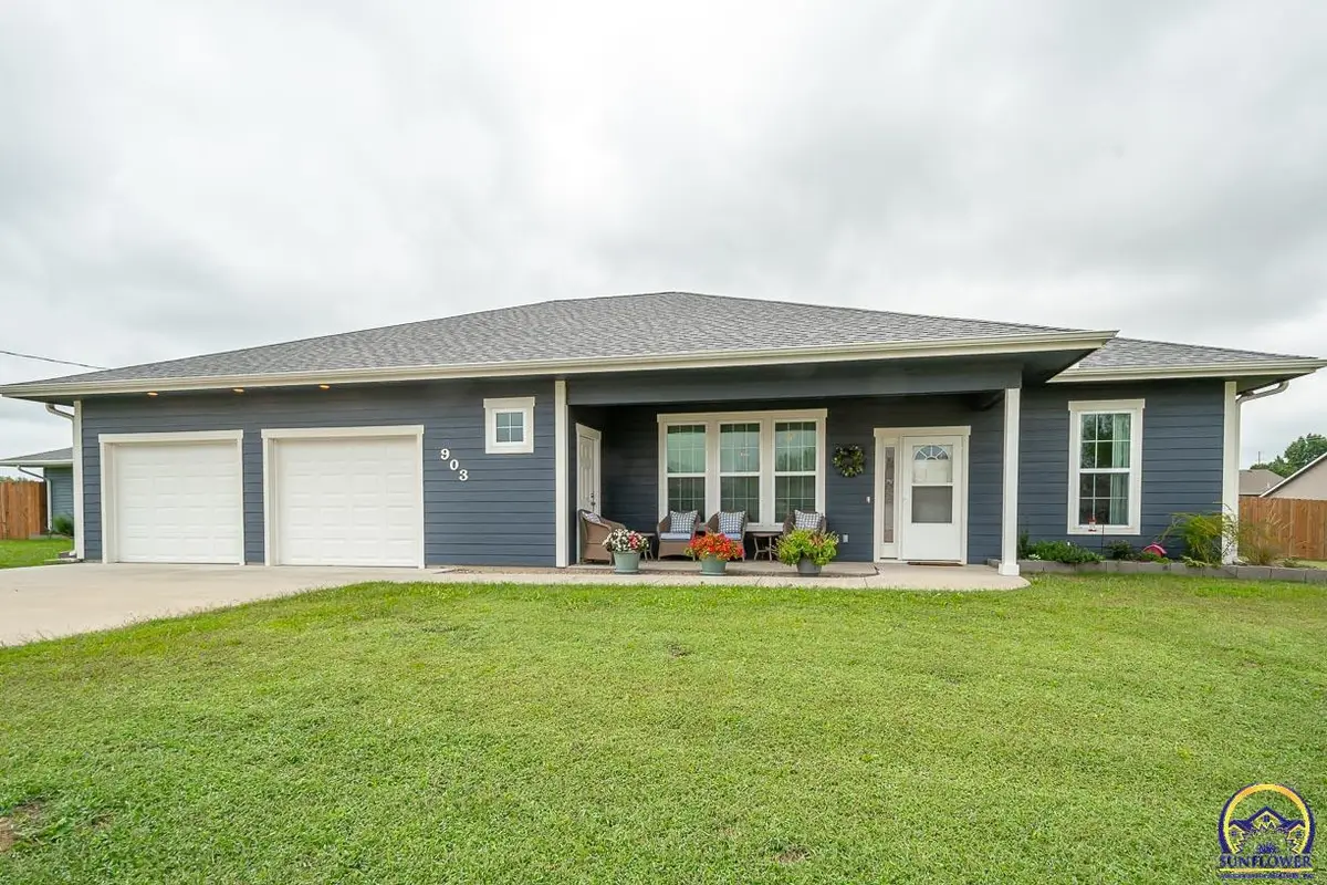 903 16th St, Valley Falls, KS 66088 - #1
