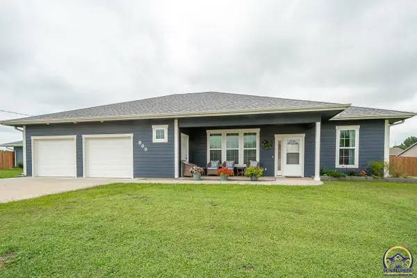 903 16th St, Valley Falls, KS 66088