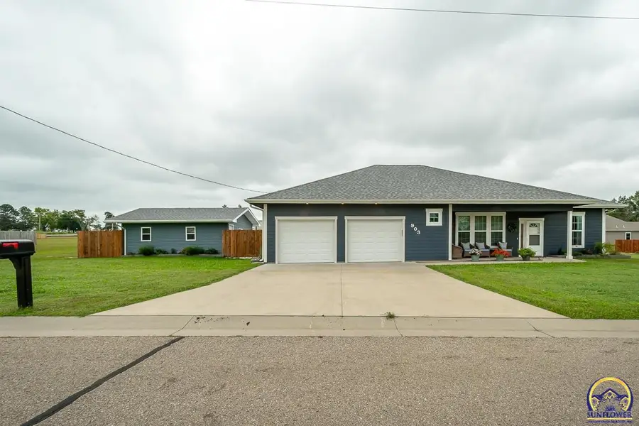 903 16th St, Valley Falls, KS 66088 - #2
