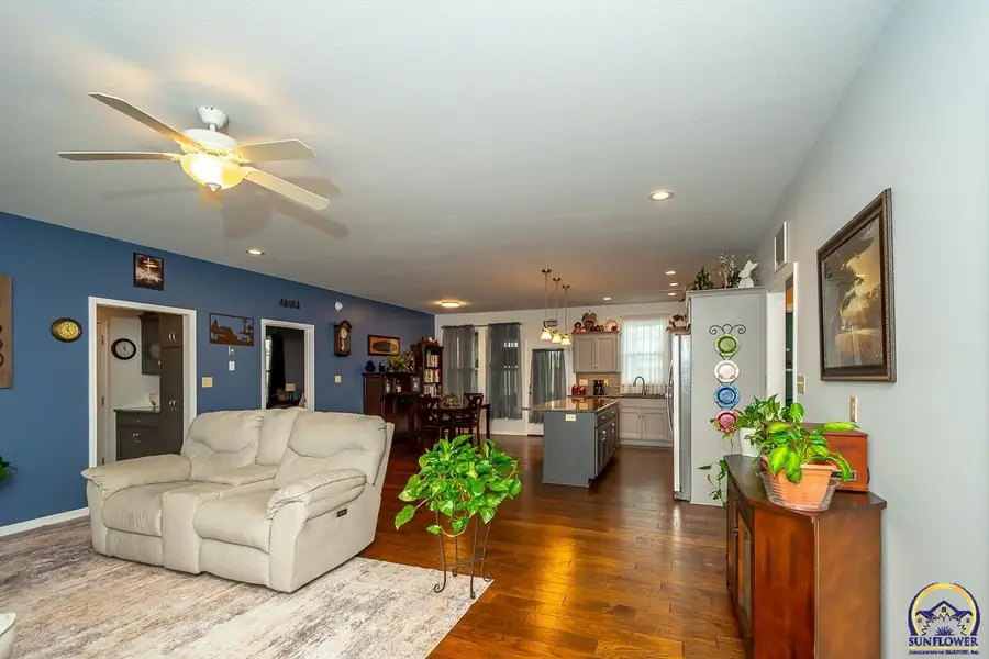 903 16th St, Valley Falls, KS 66088 - #3