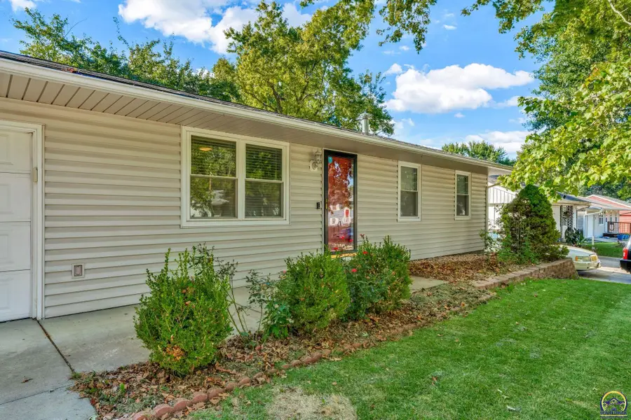 3129 SW Grand Ct, Topeka, KS 66614 - #2