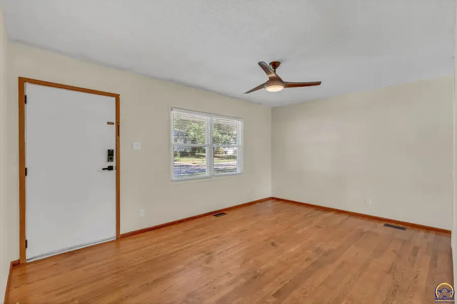 3129 SW Grand Ct, Topeka, KS 66614 - #3
