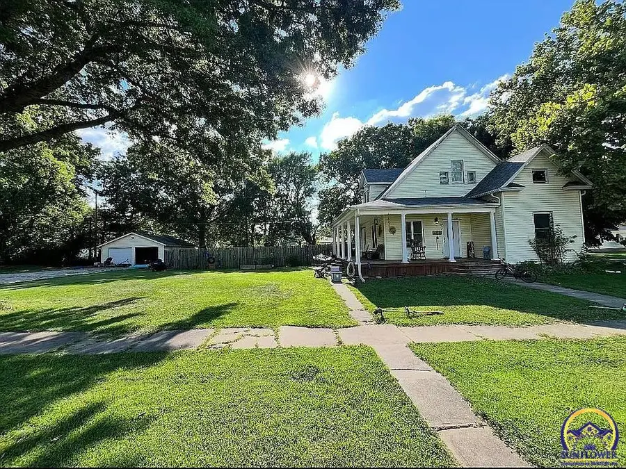 525 N Spruce St, Lebo, KS 66856 - #2