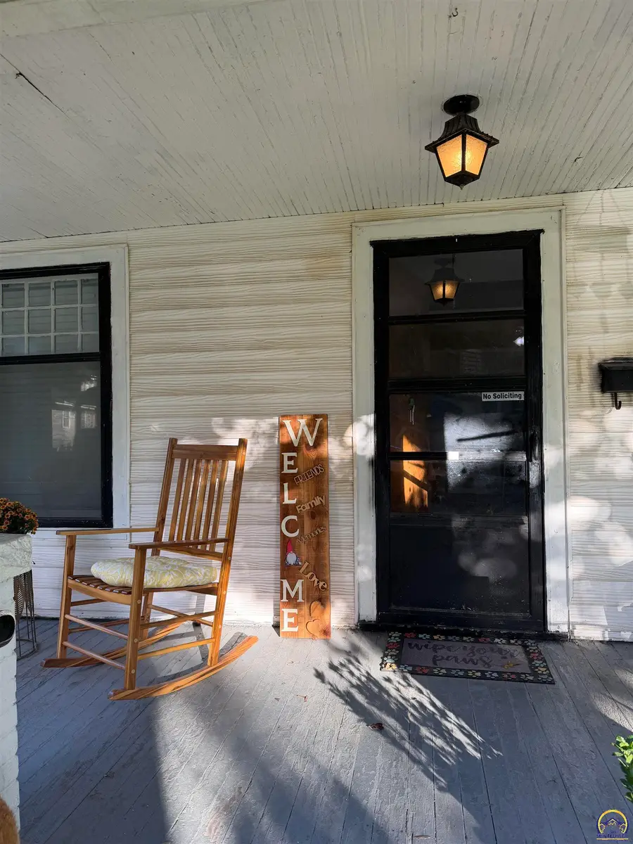 818 SW Jewell Ave, Topeka, KS 66606 - #2