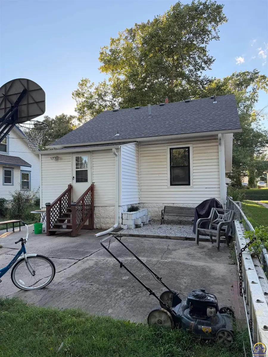 818 SW Jewell Ave, Topeka, KS 66606 - #3