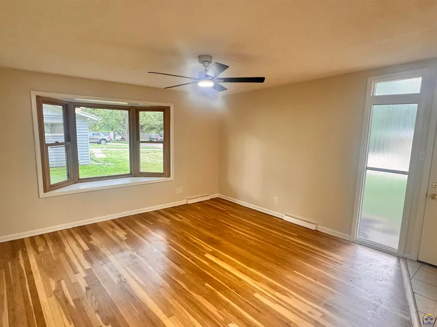 1909 SW 34th St, Topeka, KS 66611 - #2
