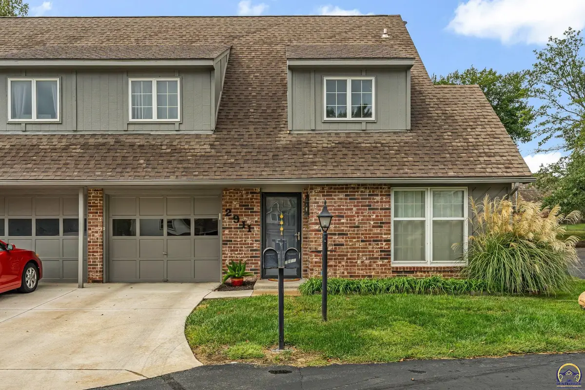 2911 SW Foxcroft 1 Ct, Topeka, KS 66614 - #1