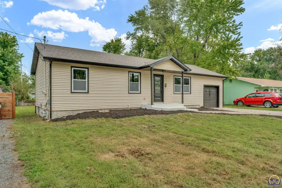 831 Elm St, Lawrence, KS 66044 - #2