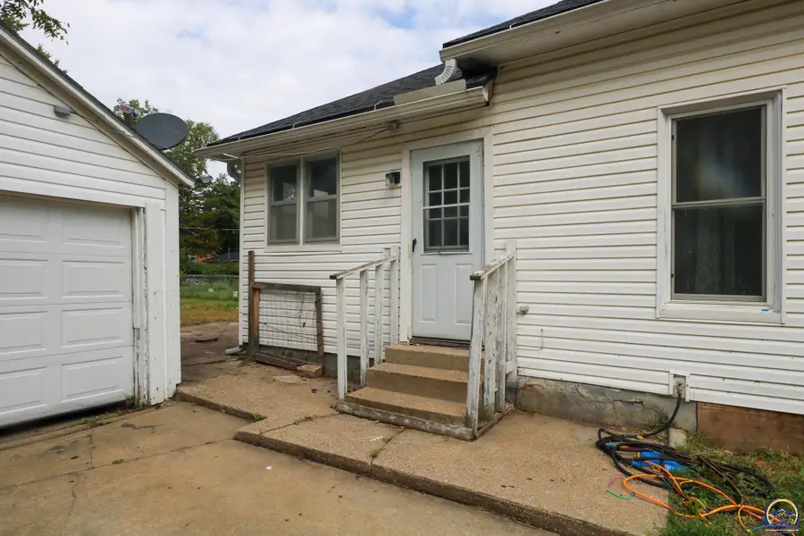 19 Exchange St, Emporia, KS 66801 - #3