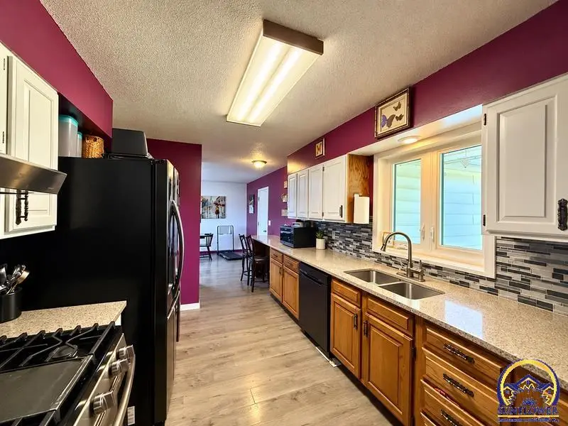 207 Osage Ave, Hiawatha, KS 66434 - #3