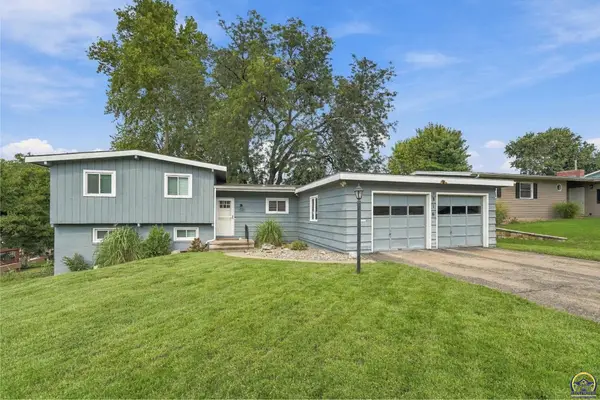 1816 SW 27th St, Topeka, KS 66611