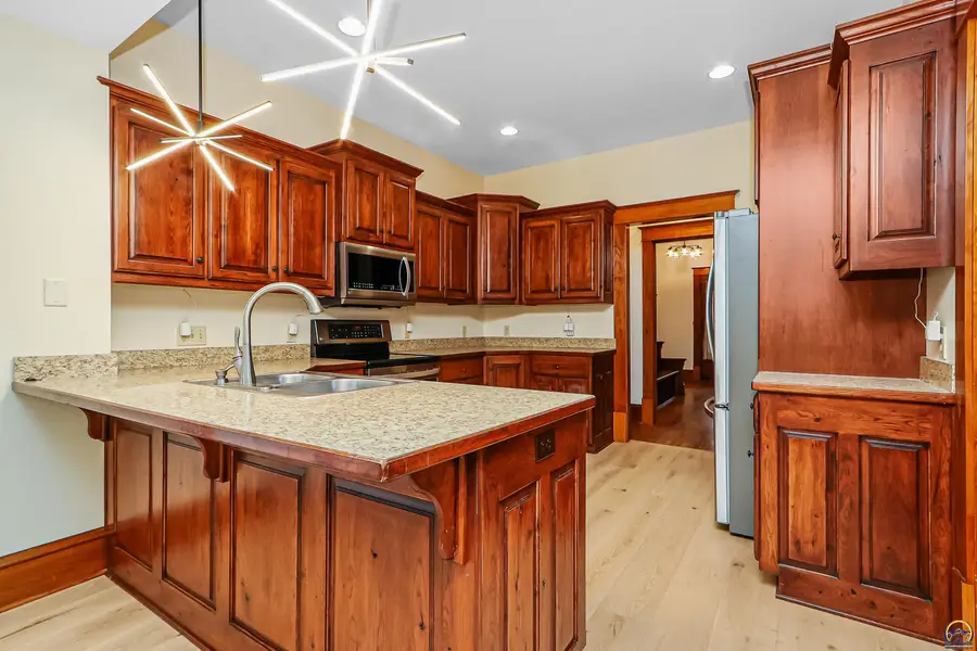 201 E Lake St, Silver Lake, KS 66539 - #2
