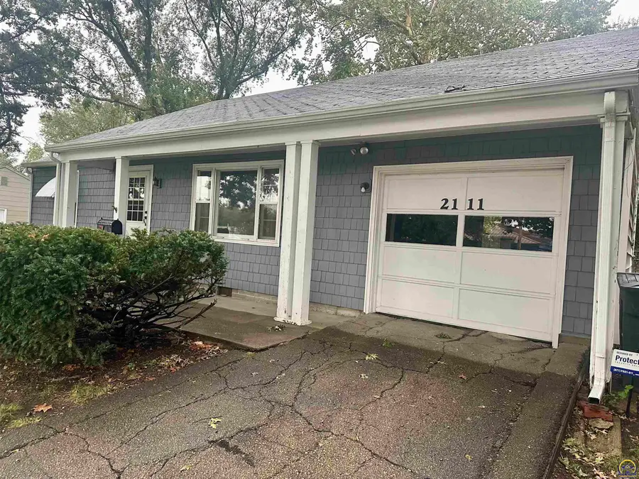 2111 SW Washburn Ave, Topeka, KS 66608 - #3