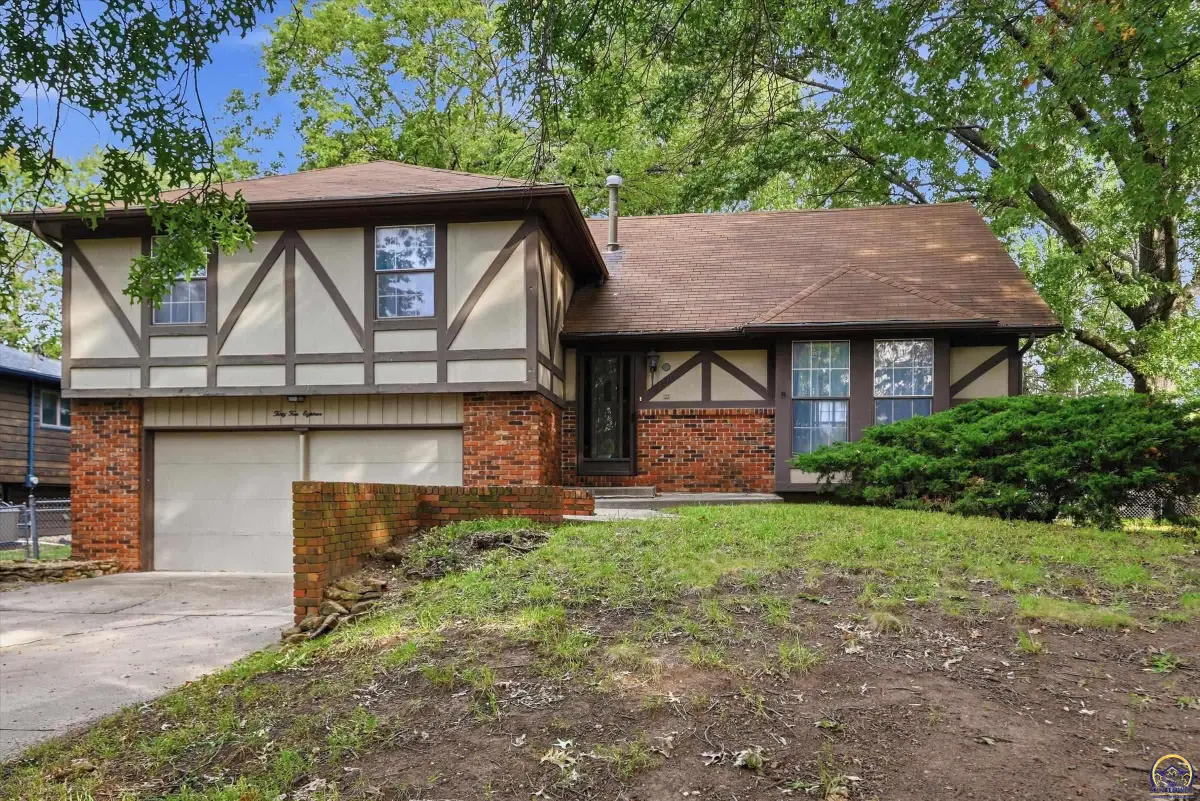 3418 W 10th Ter, Lawrence, KS 66049 - #1