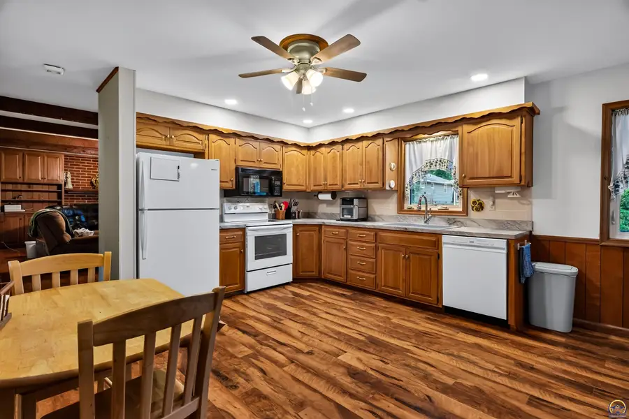 5540 SW 25th St, Topeka, KS 66614 - #3