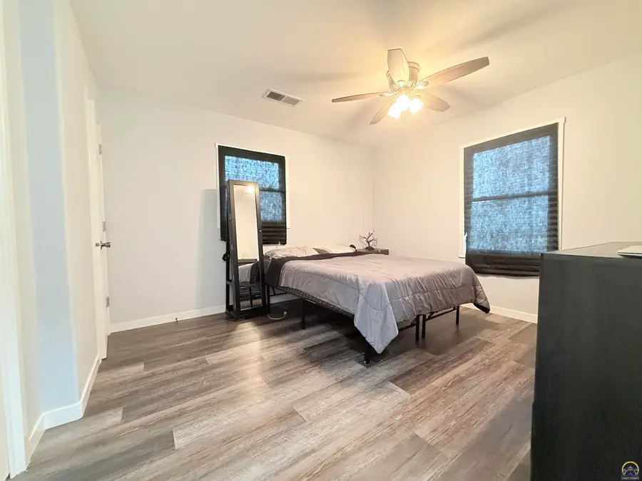 925 S Garfield St, Junction City, KS 66441 - #3