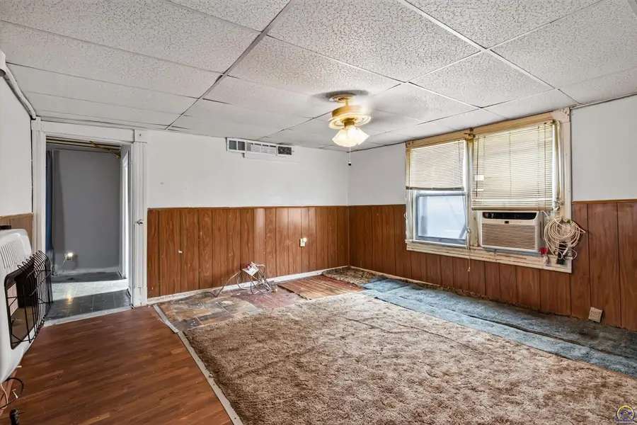 612 Vermont Ave, Holton, KS 66436 - #2
