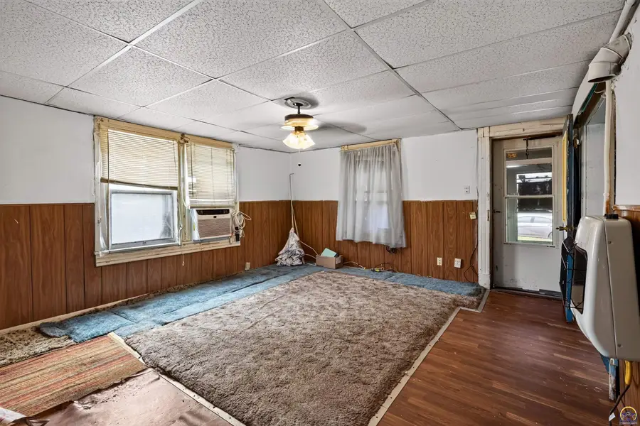 612 Vermont Ave, Holton, KS 66436 - #3