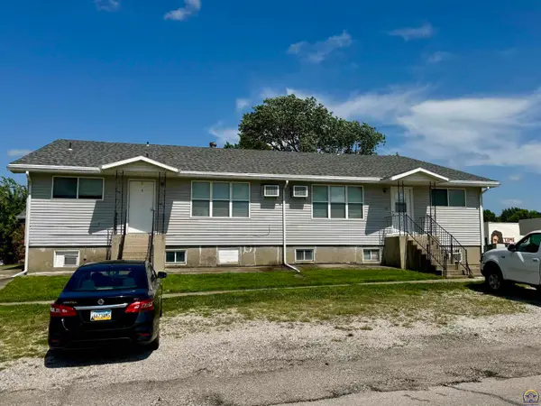 524 Neosho St, Burlington, KS 66839-1654