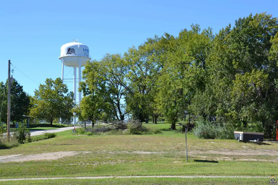 1106 S Topeka Ave, Lyndon, KS 66451-9999 - #2