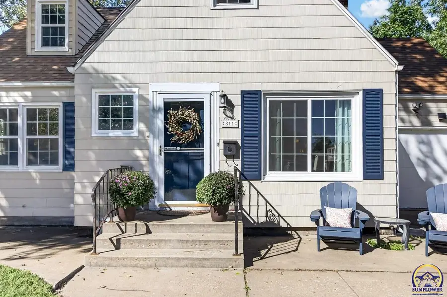 811 SW Randolph Ave, Topeka, KS 66606 - #2