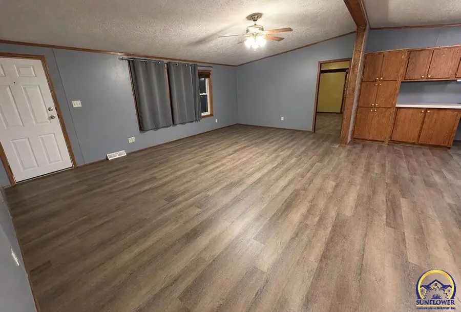 11583 S Auburn Rd, Carbondale, KS 66414 - #3