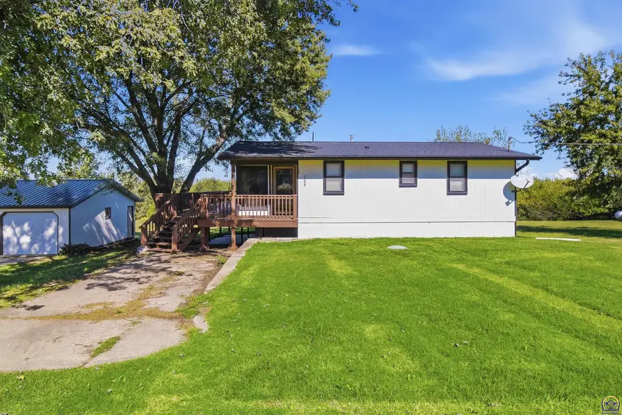 2598 South Shore Dr, Vassar, KS 66543 - #2