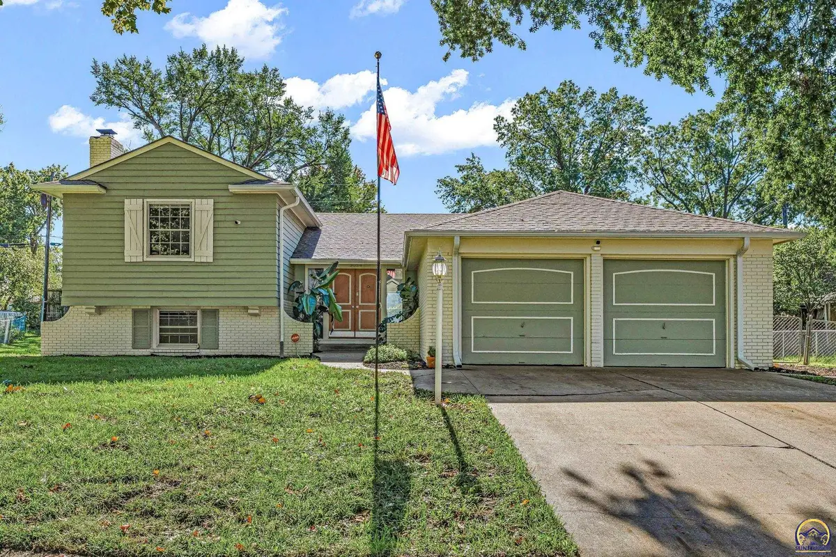 3054 SW Plass Ave, Topeka, KS 66611 - #1