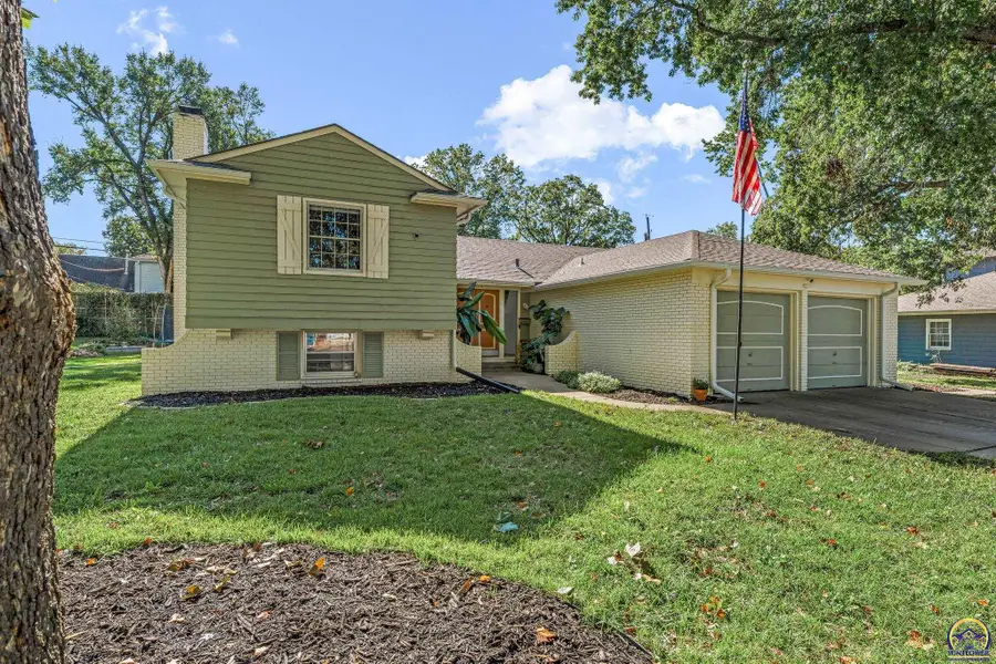 3054 SW Plass Ave, Topeka, KS 66611 - #2