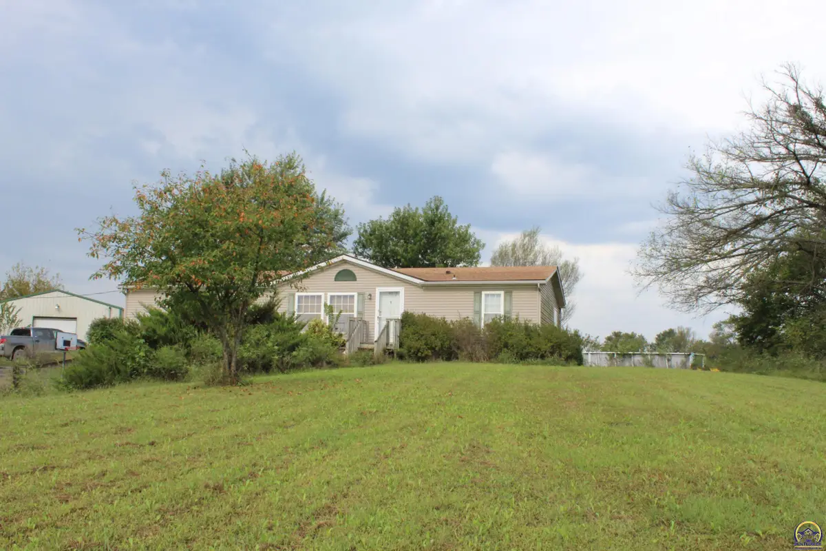 24795 S Ratner Rd, Lyndon, KS 66451 - #1