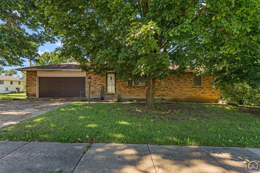 3605 SE Colorado Ave, Topeka, KS 66605 - #2