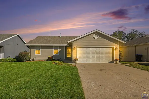 6904 SW 17th St, Topeka, KS 66615