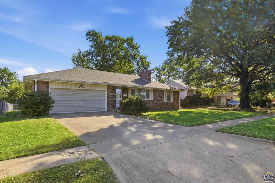 1706 SW Arrowhead Rd, Topeka, KS 66604 - #2