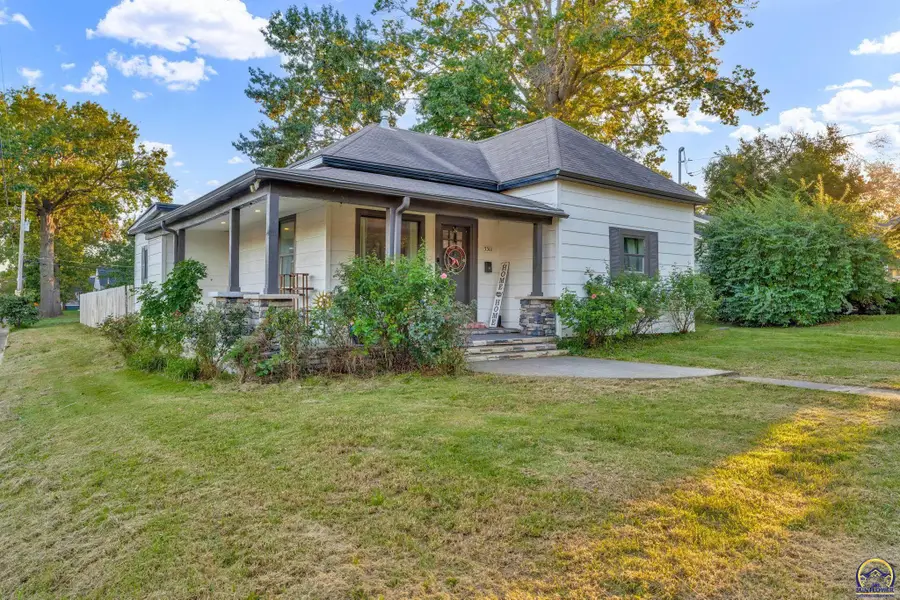 3301 SW 7th St, Topeka, KS 66606 - #3