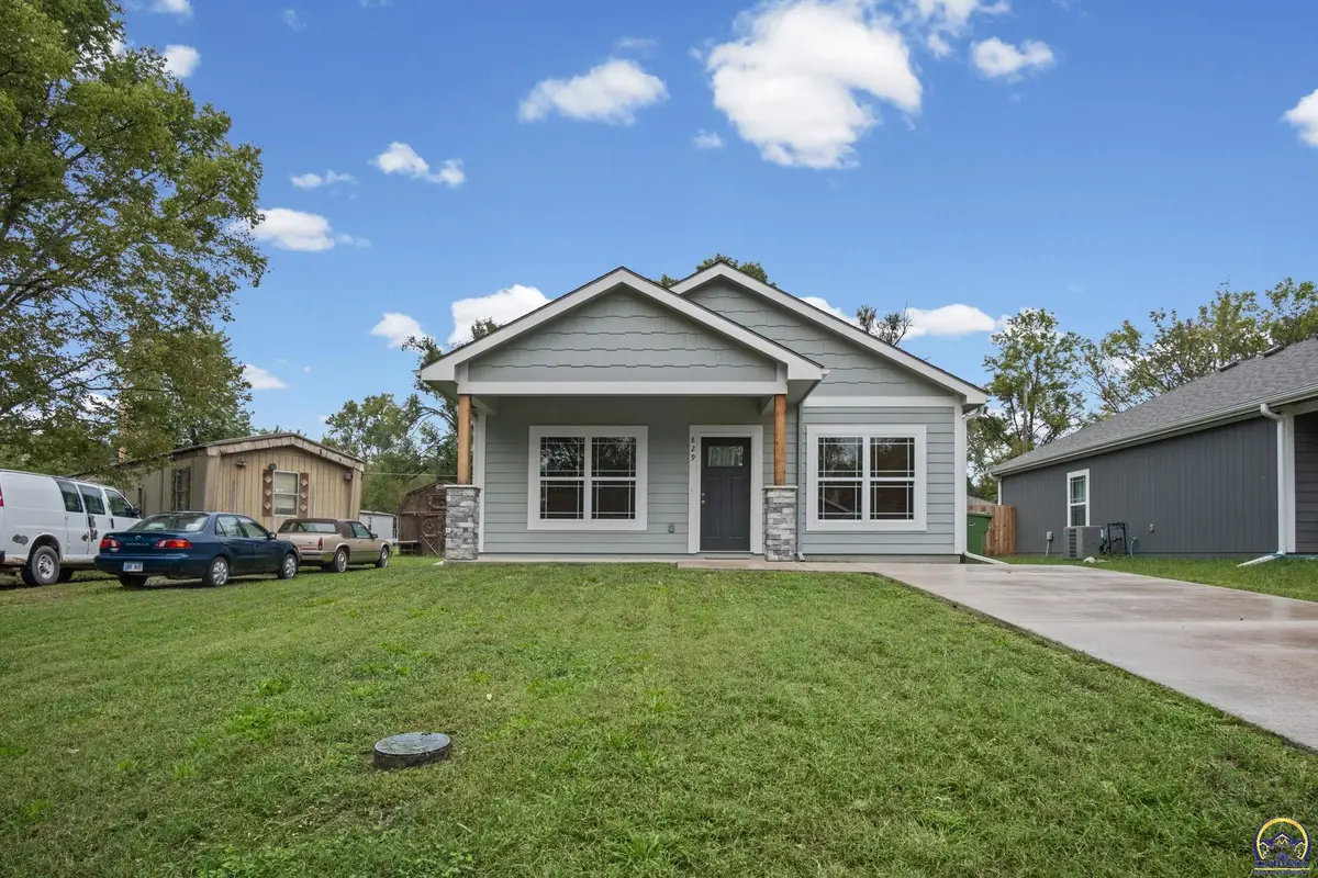 829 E 8th St, Ottawa, KS 66067 - #1