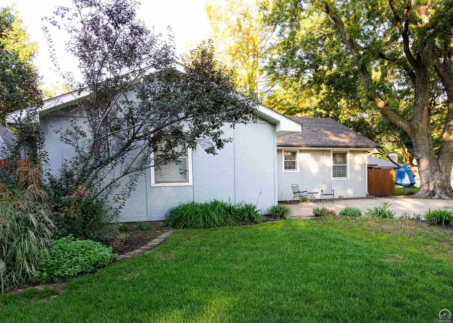 413 S Aquarius St, Silver Lake, KS 66539 - #2