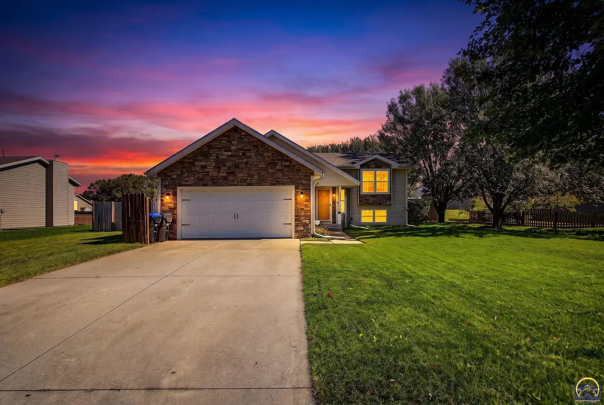 3424 SE Skylark Dr, Topeka, KS 66605 - #1