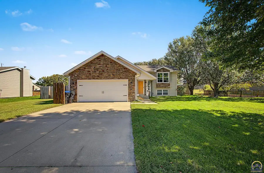 3424 SE Skylark Dr, Topeka, KS 66605 - #2