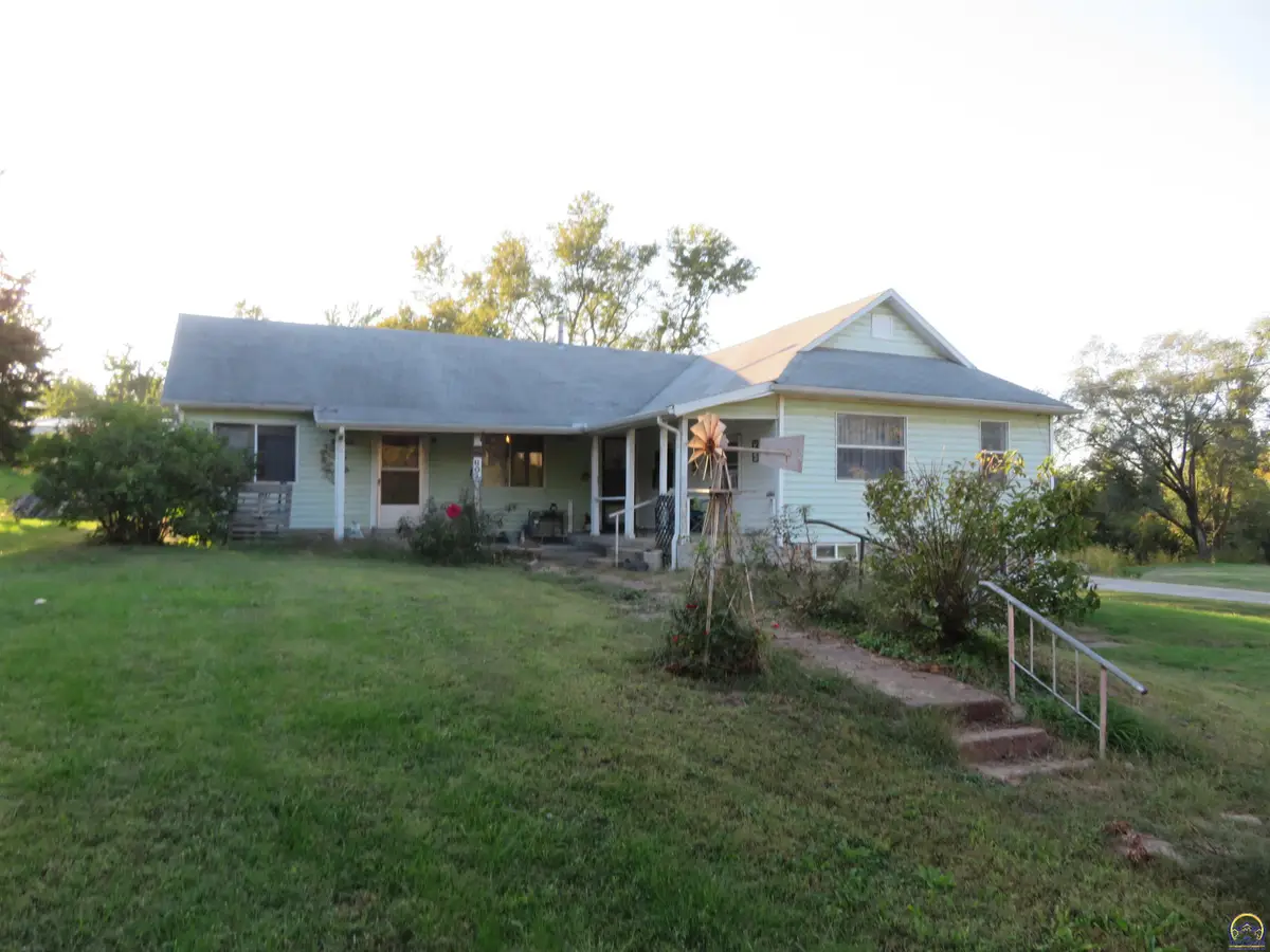802 Union St, Oskaloosa, KS 66066 - #1