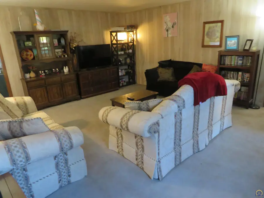 802 Union St, Oskaloosa, KS 66066 - #3